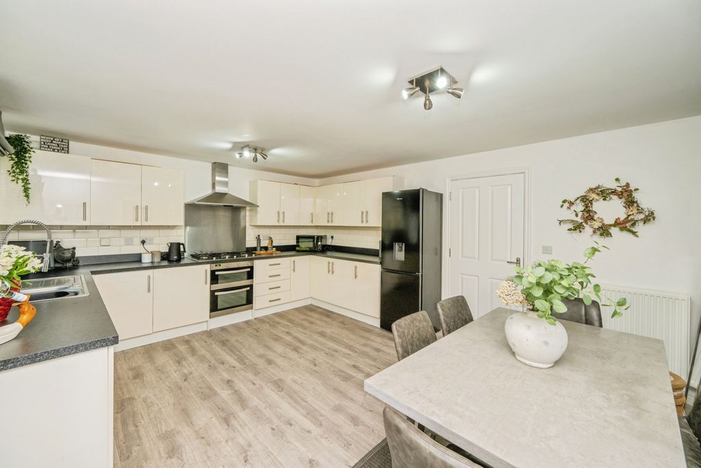 Property photo 2 of 35 Pbox-Img.Jpg