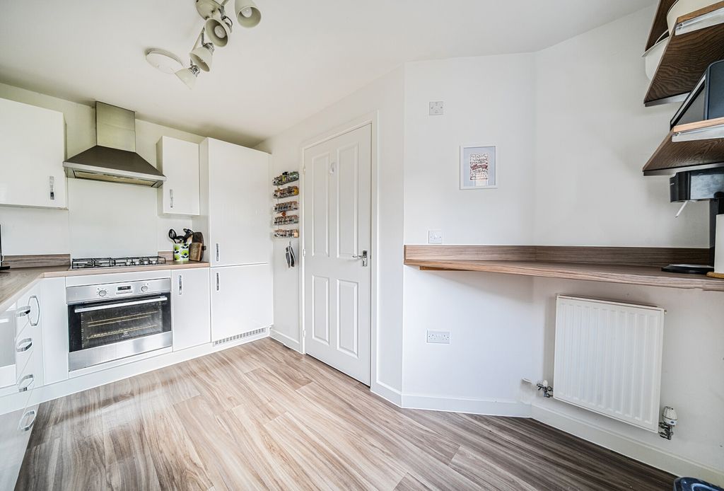 Property photo 3 of 19 1361039-7-68Da98B...