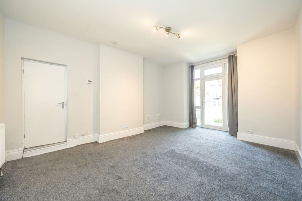 Property photo 1 of 3