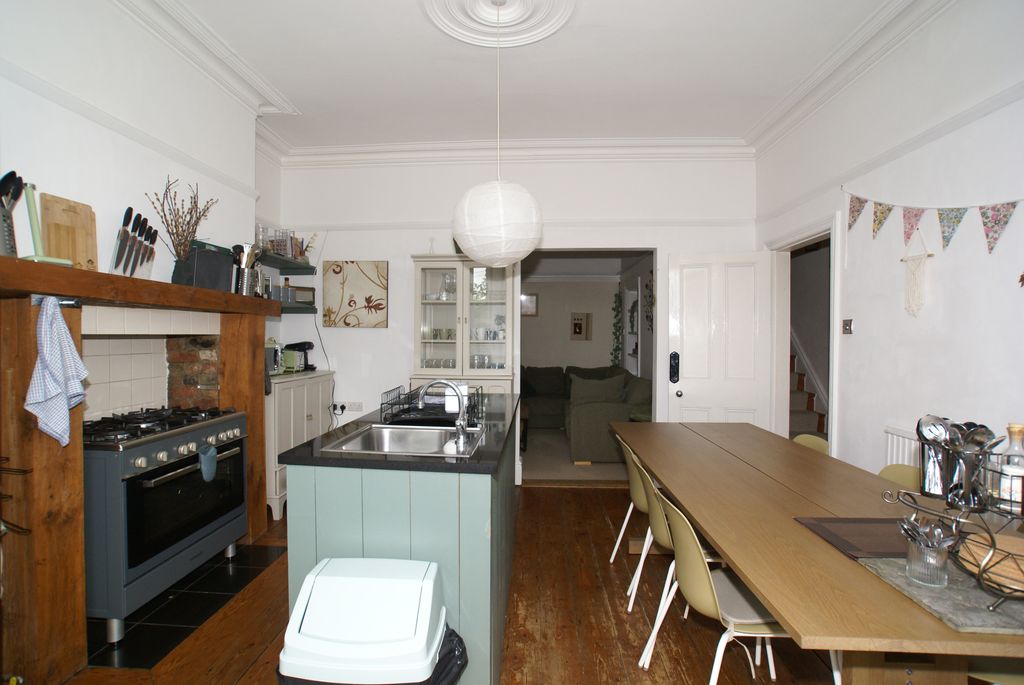 Property photo 3 of 14 69 Well Kit2