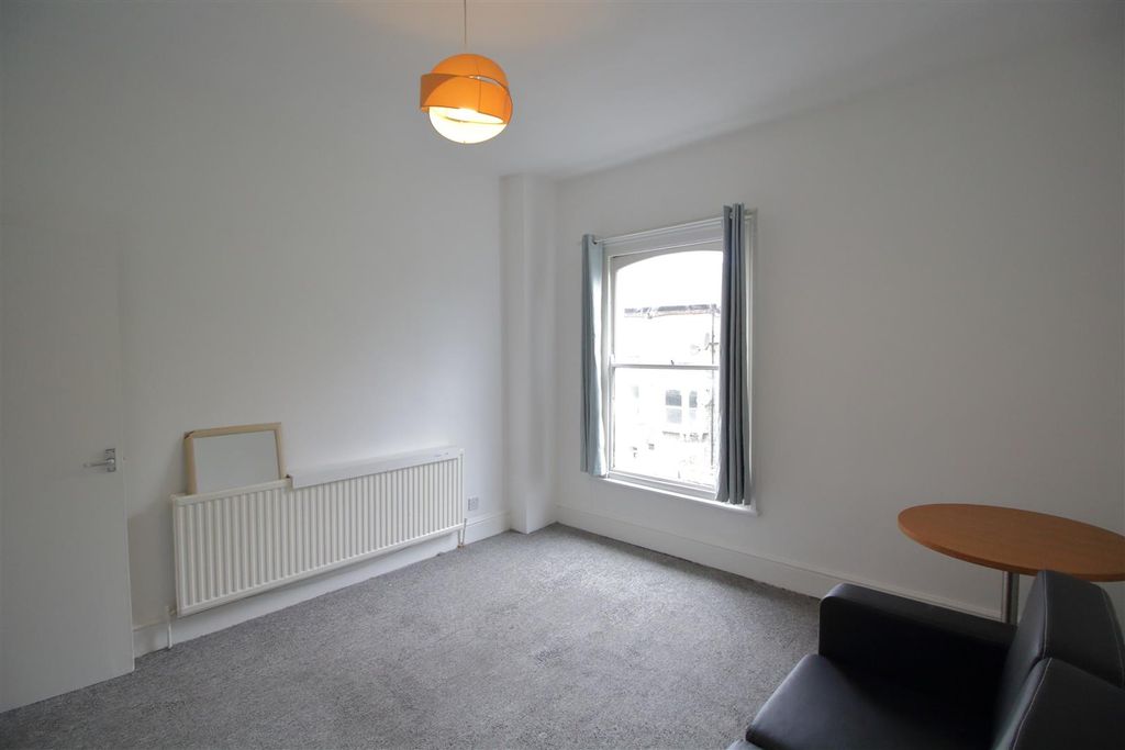 Property photo 2 of 8 Eden Harper Kellett Road