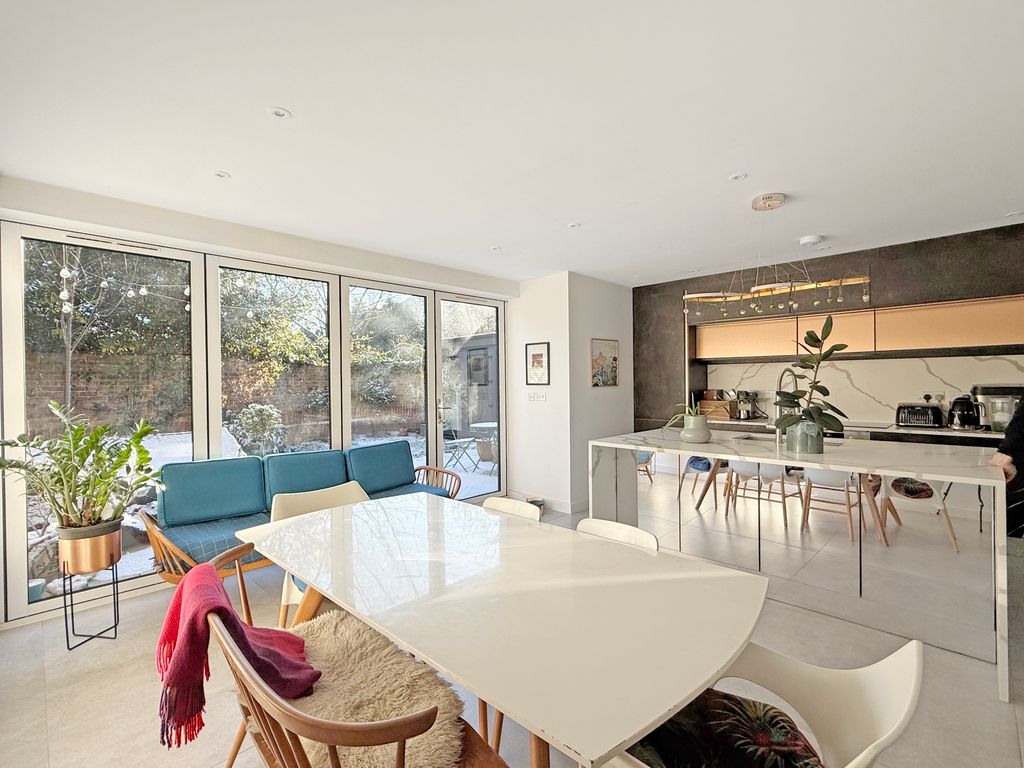 Property photo 2 of 20 A569A03F9Efeb09301A0c6A46d0Ebaa74631B78c