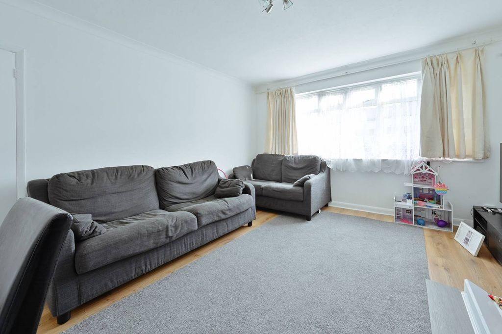Property photo 3 of 11