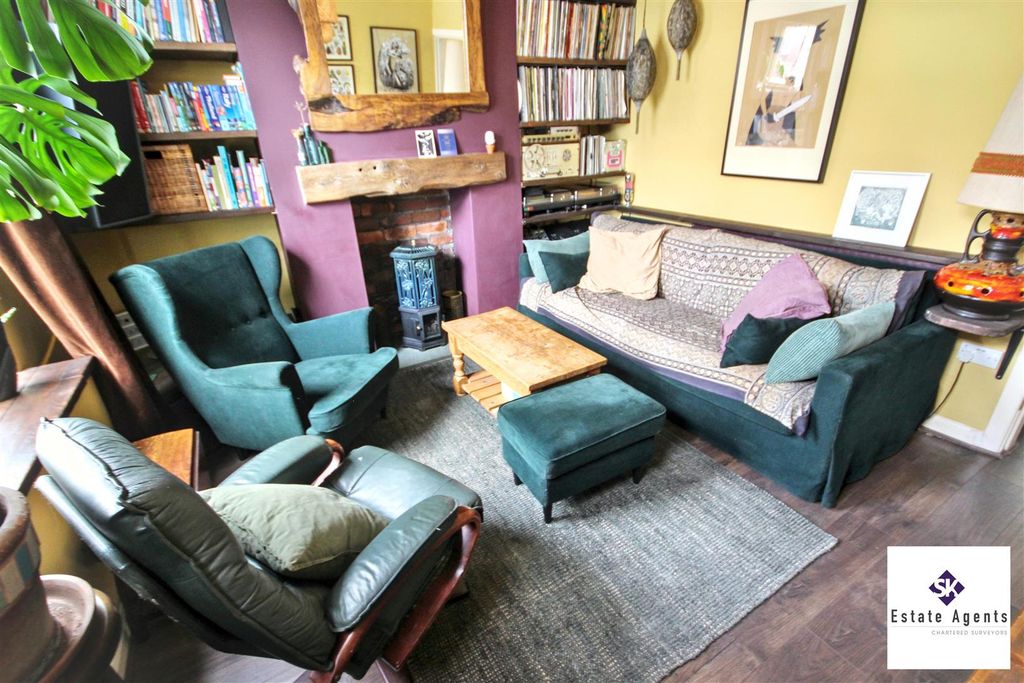 Property photo 2 of 21 Lounge