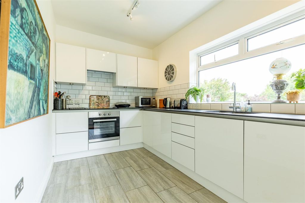 Property photo 2 of 24 Holmbury (23).Jpg