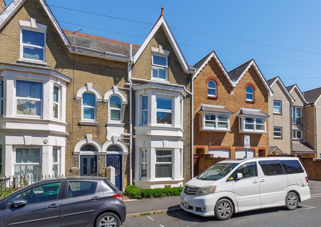 Property photo 1 of 34 Three Storey Period Property Within Short Walk Int