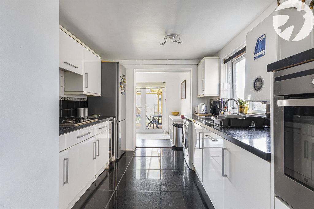 Property photo 3 of 16 Picture No. 12