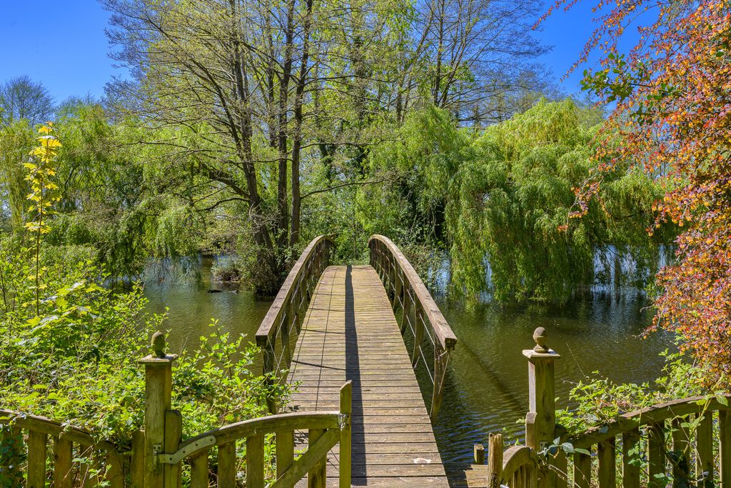Property photo 2 of 53 Bridge And Lake