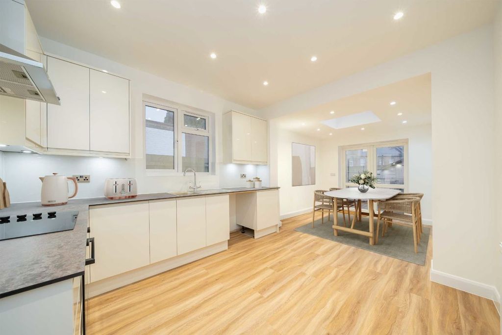 Property photo 3 of 5