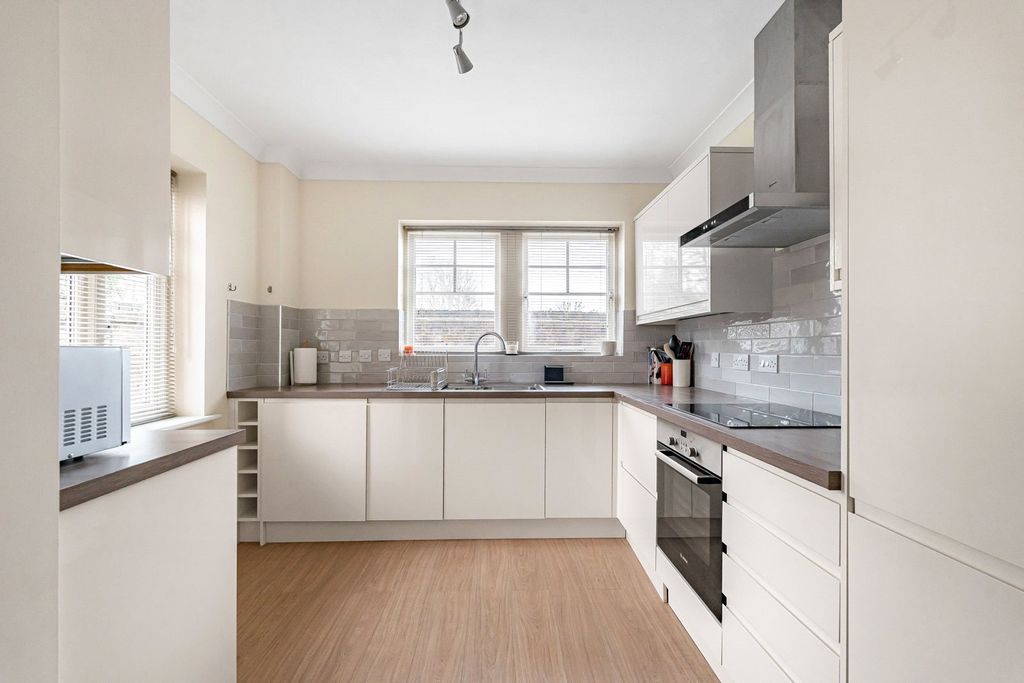 Property photo 3 of 7 Kitchen