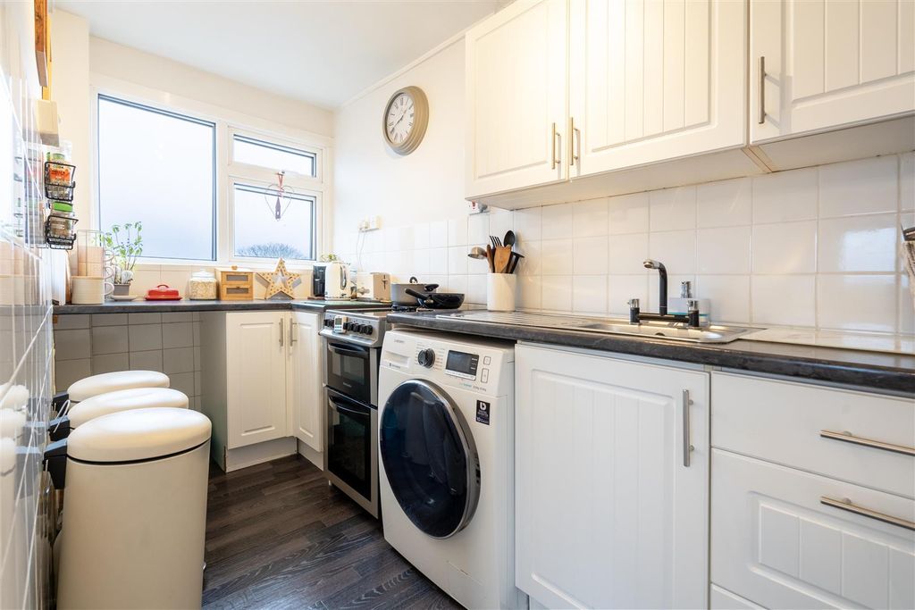 Property photo 3 of 6 Kitchen
