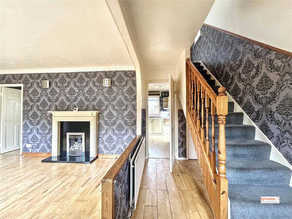 Property photo 3 of 16 Picture No. 12