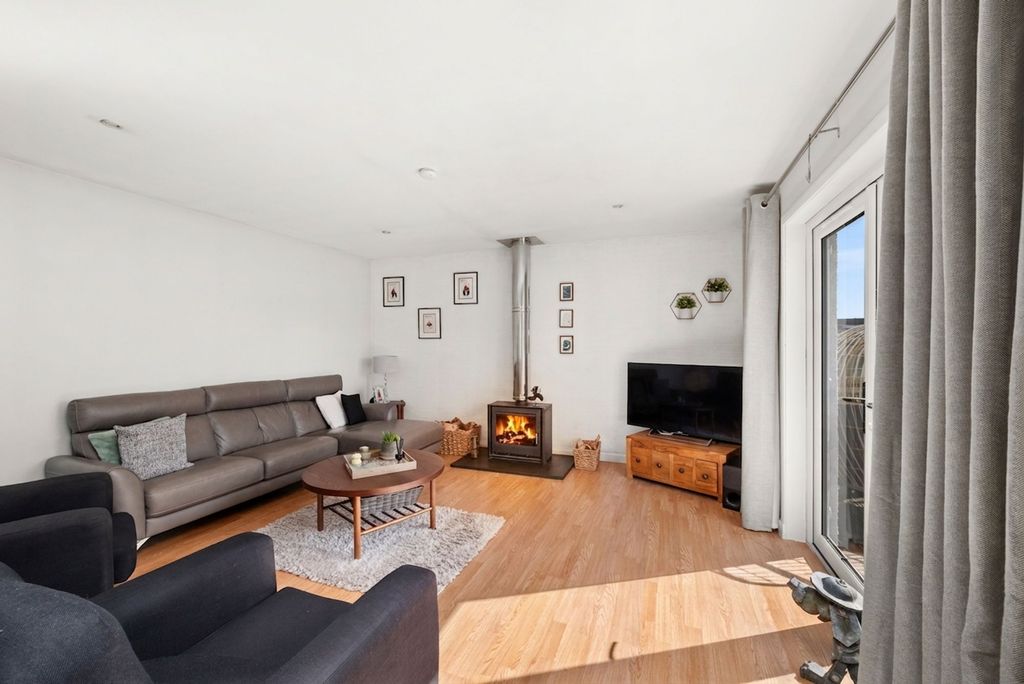 Property photo 3 of 24