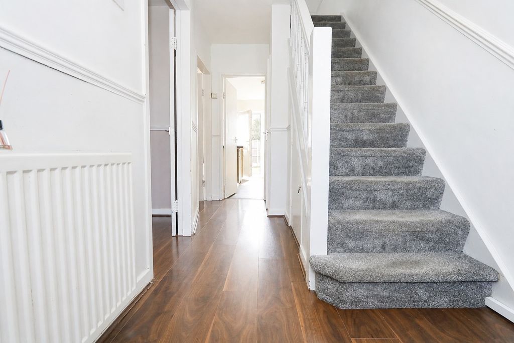 Property photo 2 of 13 5501853