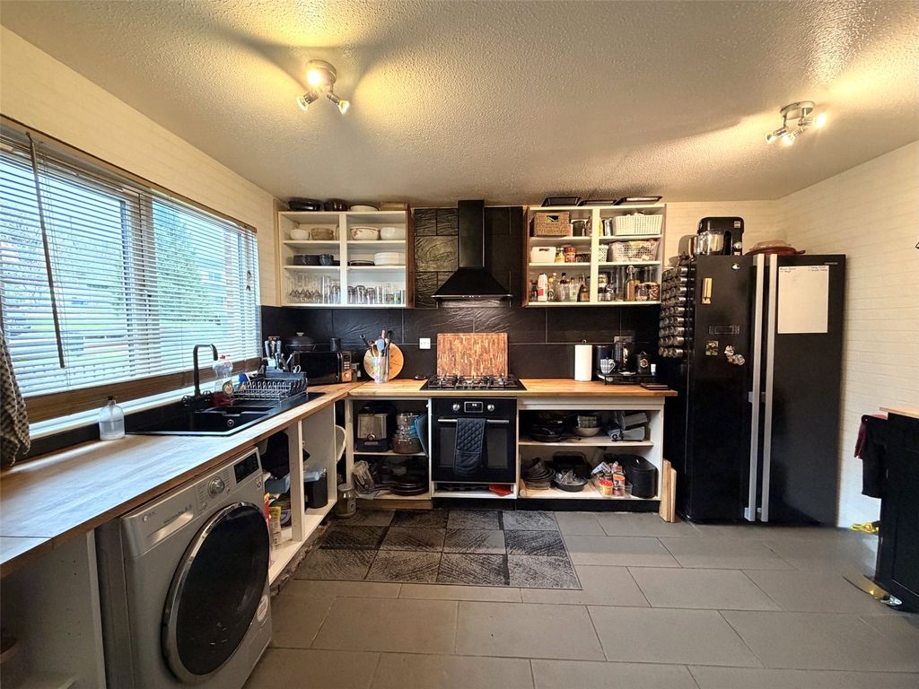 Property photo 3 of 20 Kitchen