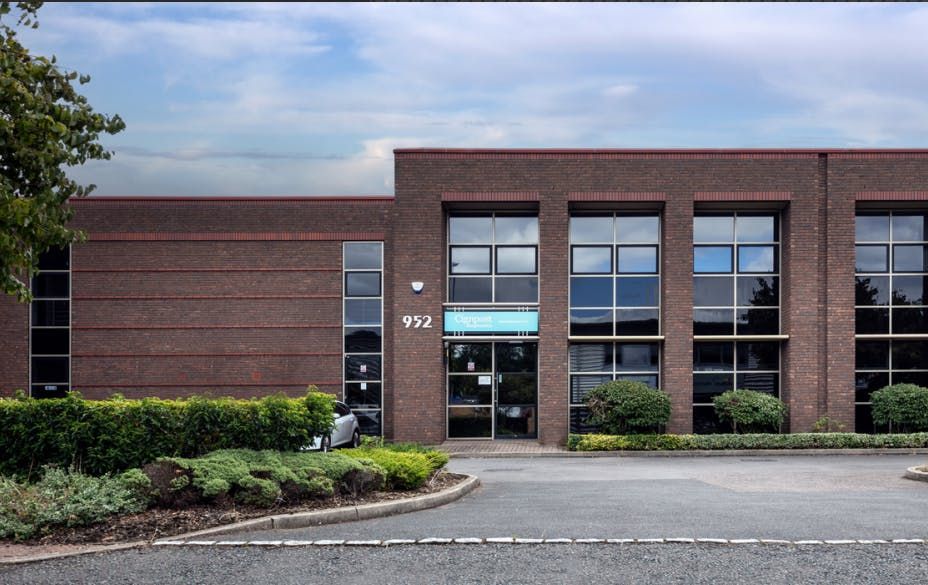 Property photo 1 of 2 952 Yeovil Road