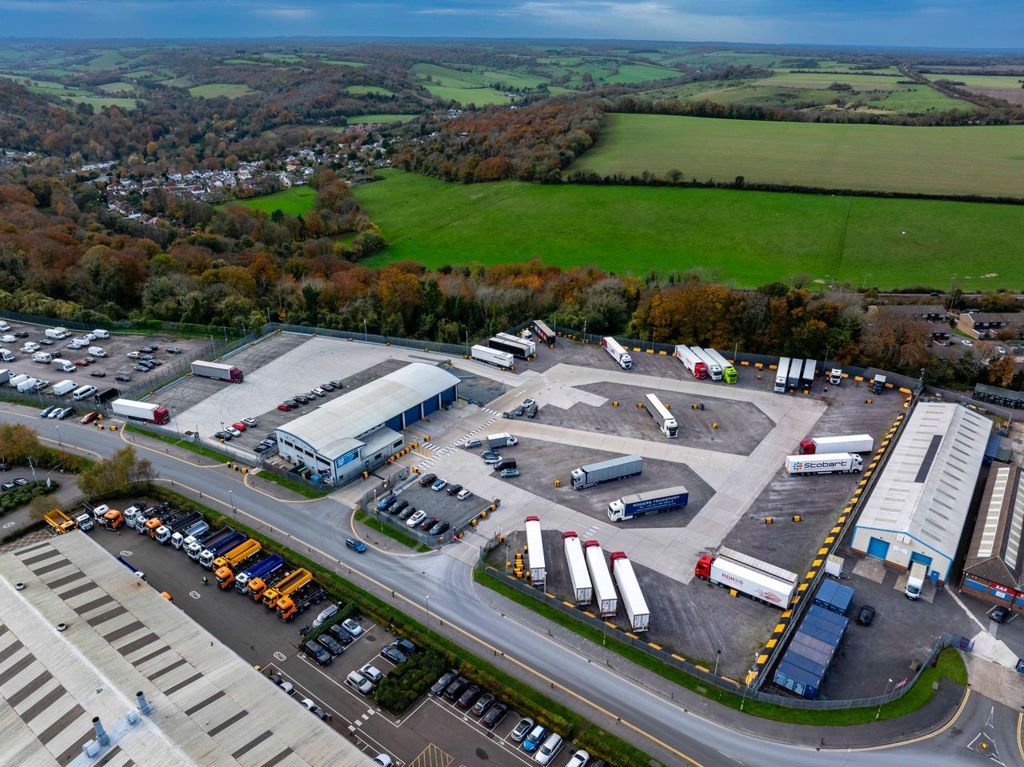 Property photo 1 of 7 Photo 3