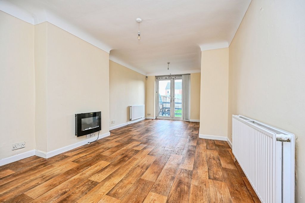 Property photo 3 of 17 Photo