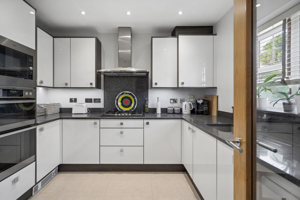 Property photo 3 of 18 5274275