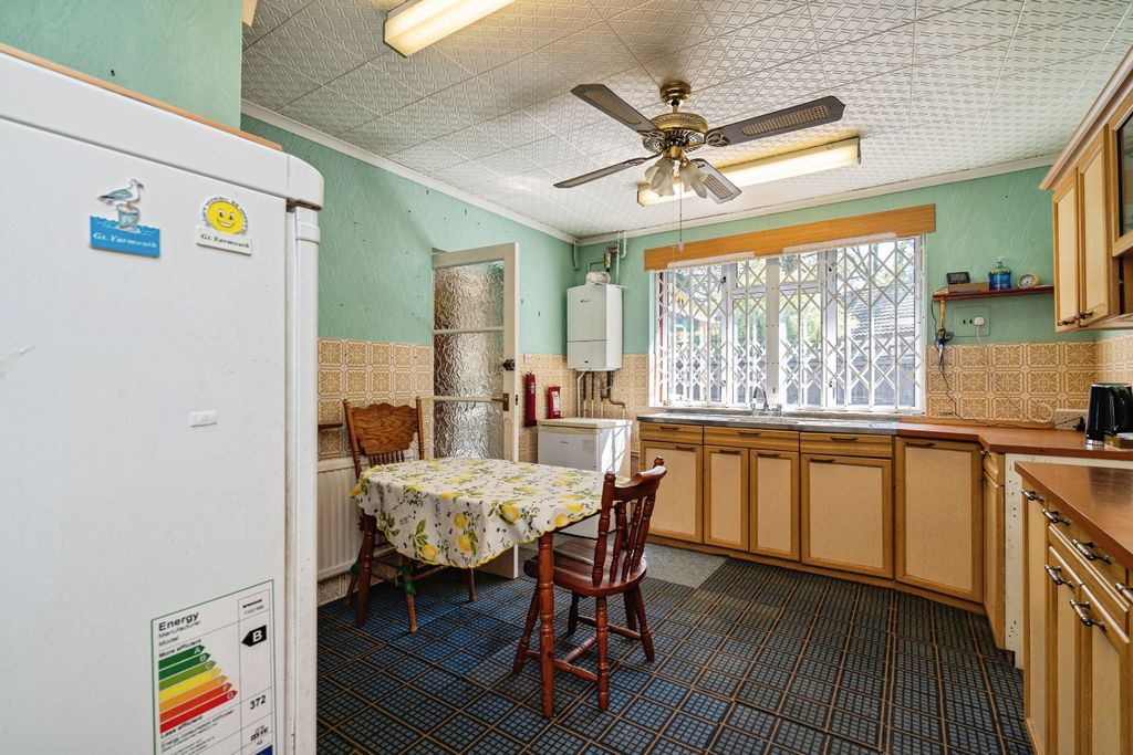 Property photo 2 of 20 Kitchen