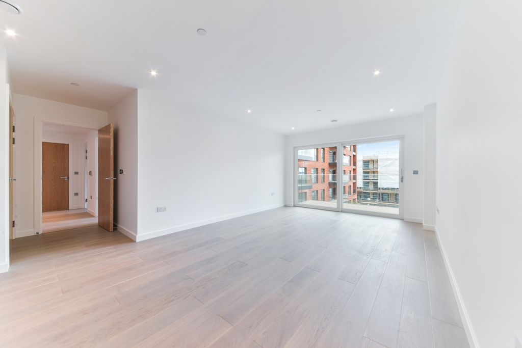 Property photo 1 of 9 Living Area