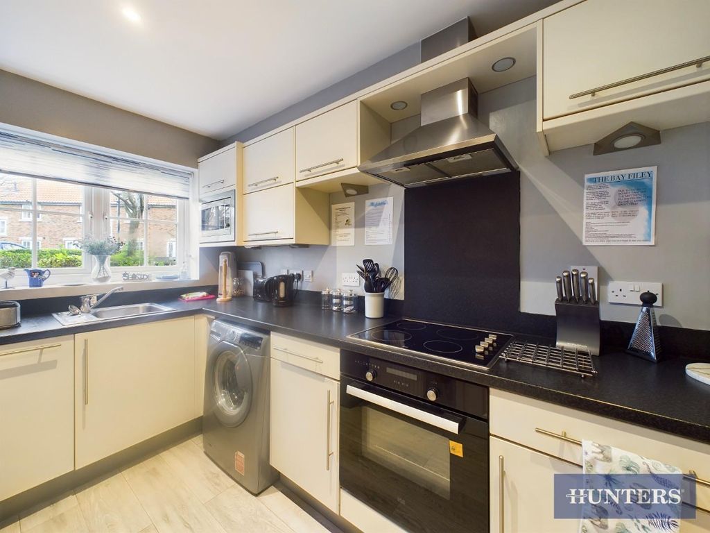 Property photo 2 of 12 Kitchen