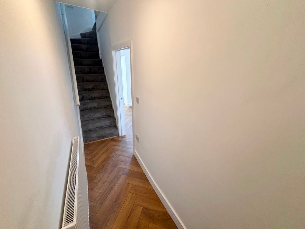 Property photo 2 of 33