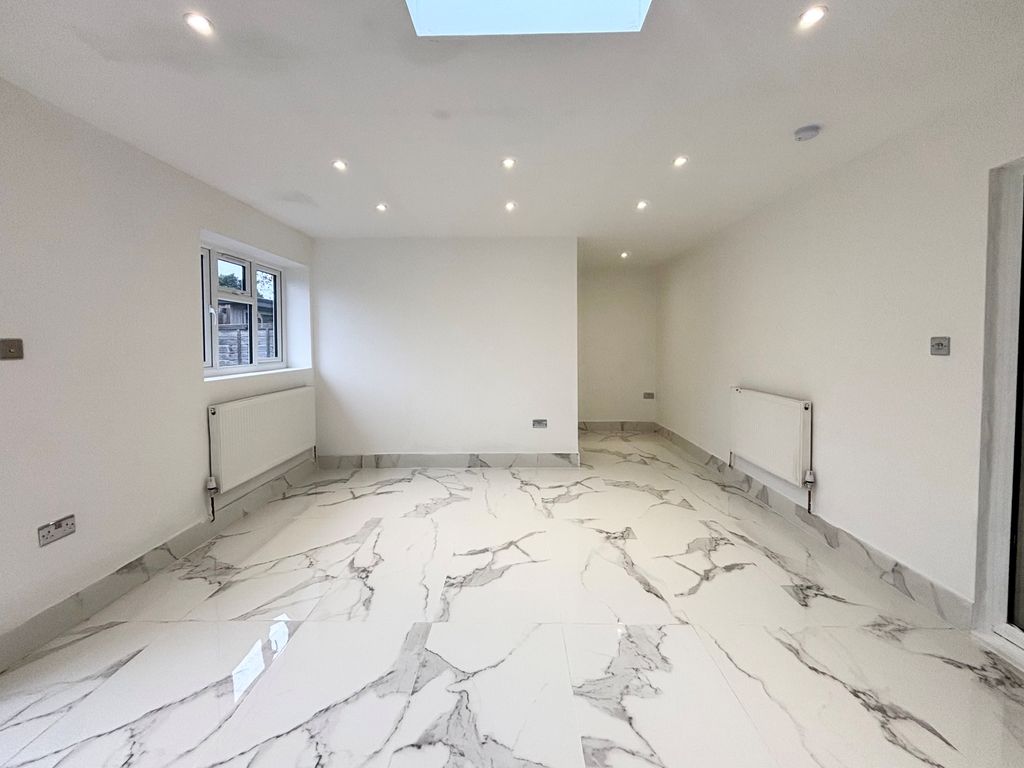 Property photo 3 of 14 Image