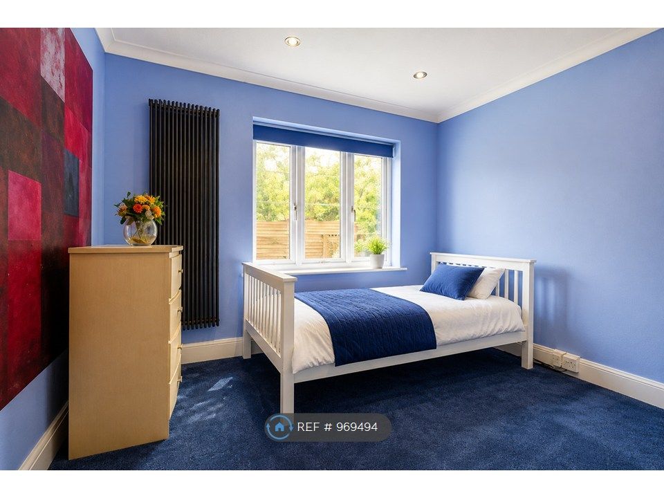 Property photo 3 of 7 Bedroom2