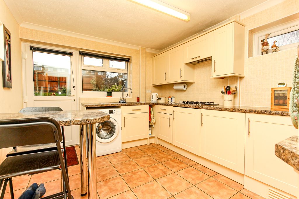 Property photo 2 of 10 Kitchen