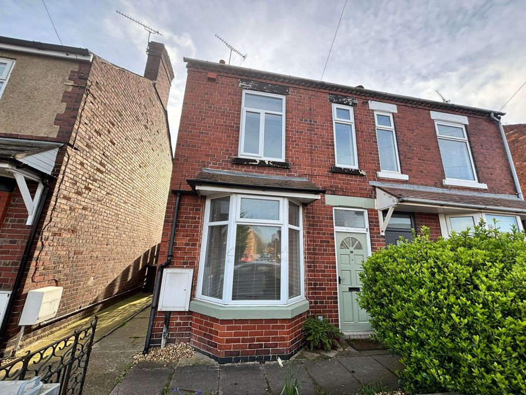 Property photo 1 of 17 A Spacious 3 Bedroom Semi Detached House