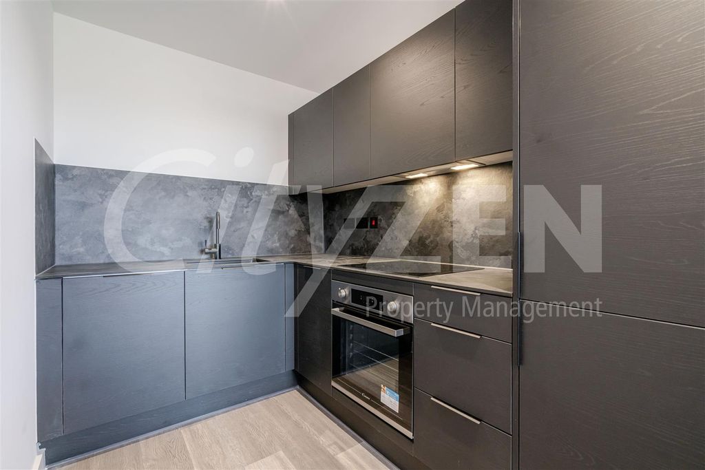 Property photo 2 of 10 Kitchen