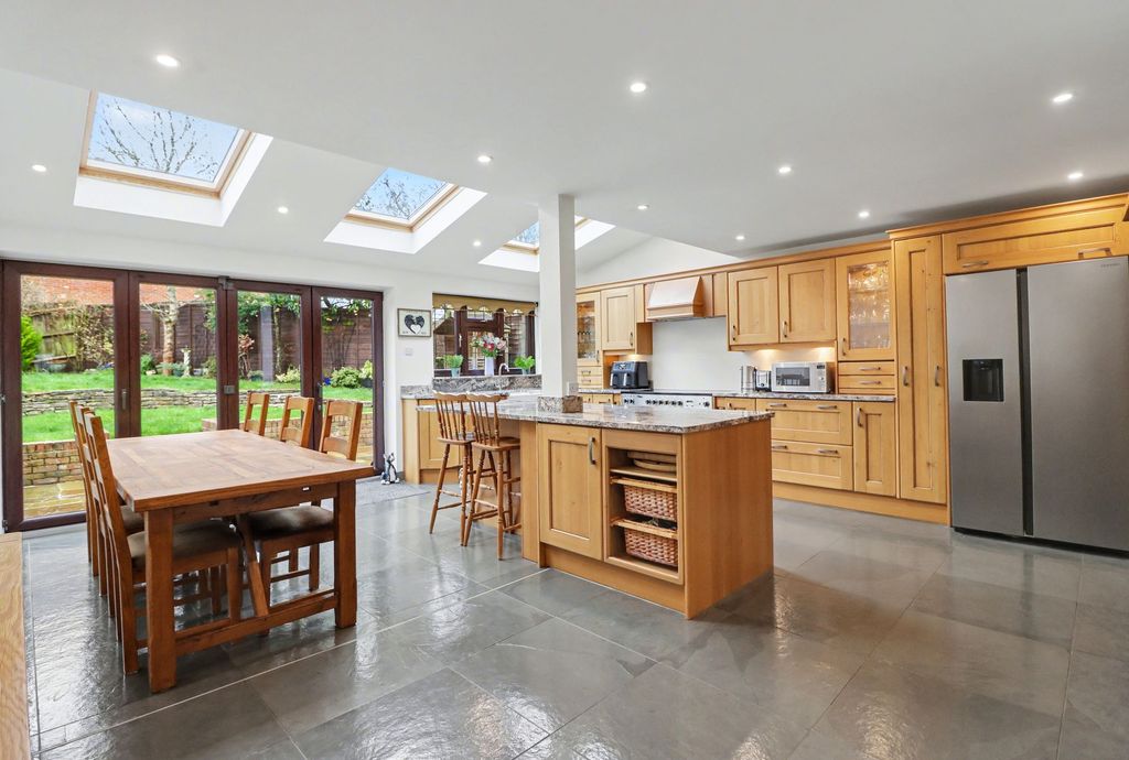 Property photo 2 of 20