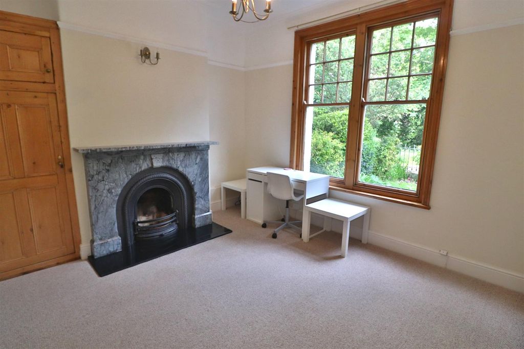 Property photo 2 of 22 Snug