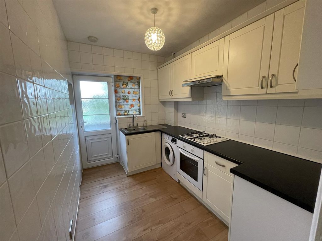 Property photo 3 of 9 Kitchen