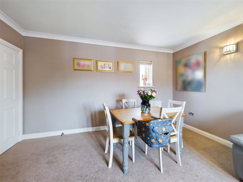 Property photo 3 of 7 Living Room / Diner