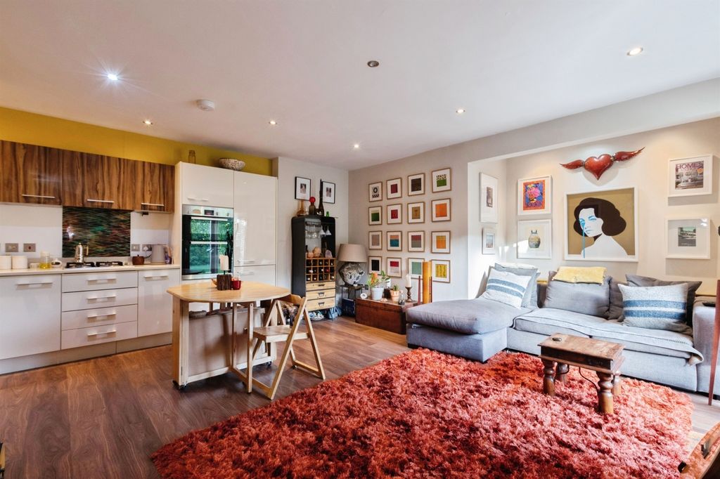 Property photo 2 of 24