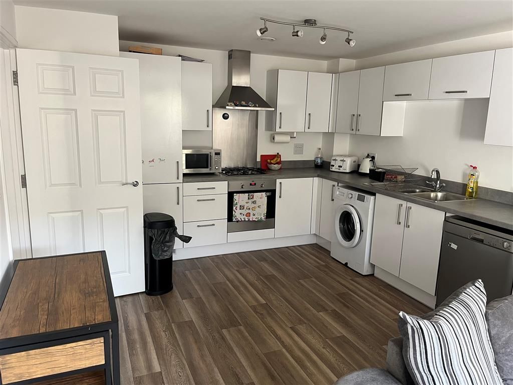 Property photo 2 of 10 Kitchen
