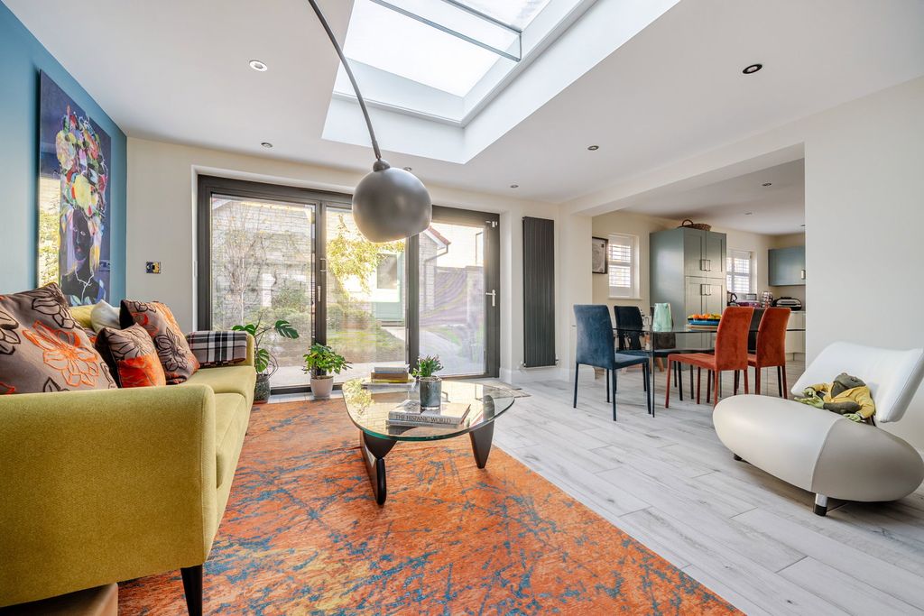 Property photo 3 of 35