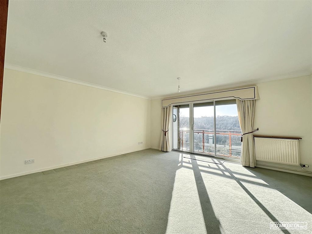 Property photo 2 of 15 Spacious Bright Lounge With Large Balcony Doors...