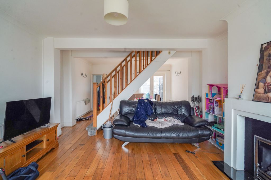 Property photo 3 of 32