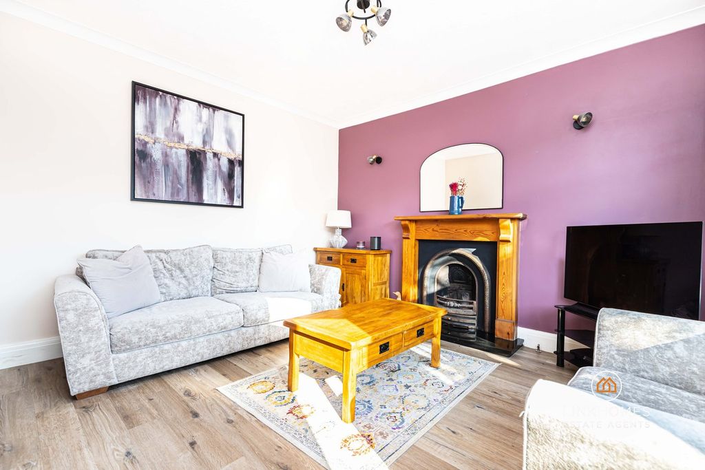 Property photo 2 of 24