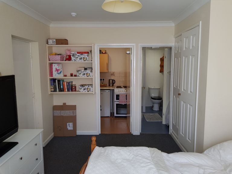 Property photo 2 of 6 Bright Bedroom With Built-In Storage And Ensuite...