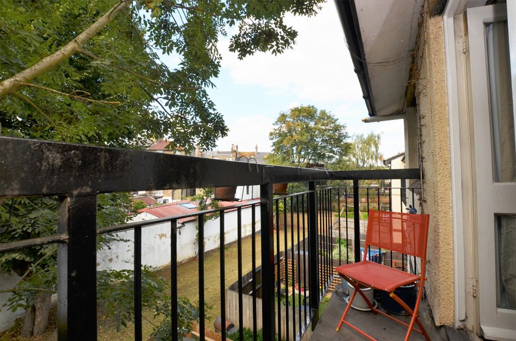 Property photo 2 of 7 Balcony