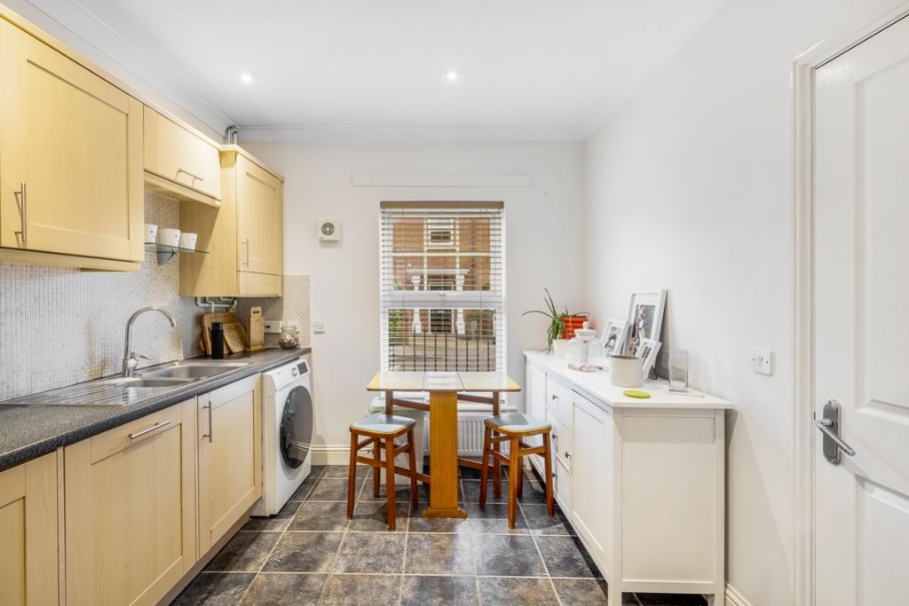 Property photo 2 of 27 17 Abbots Crescent (Spalding)-17