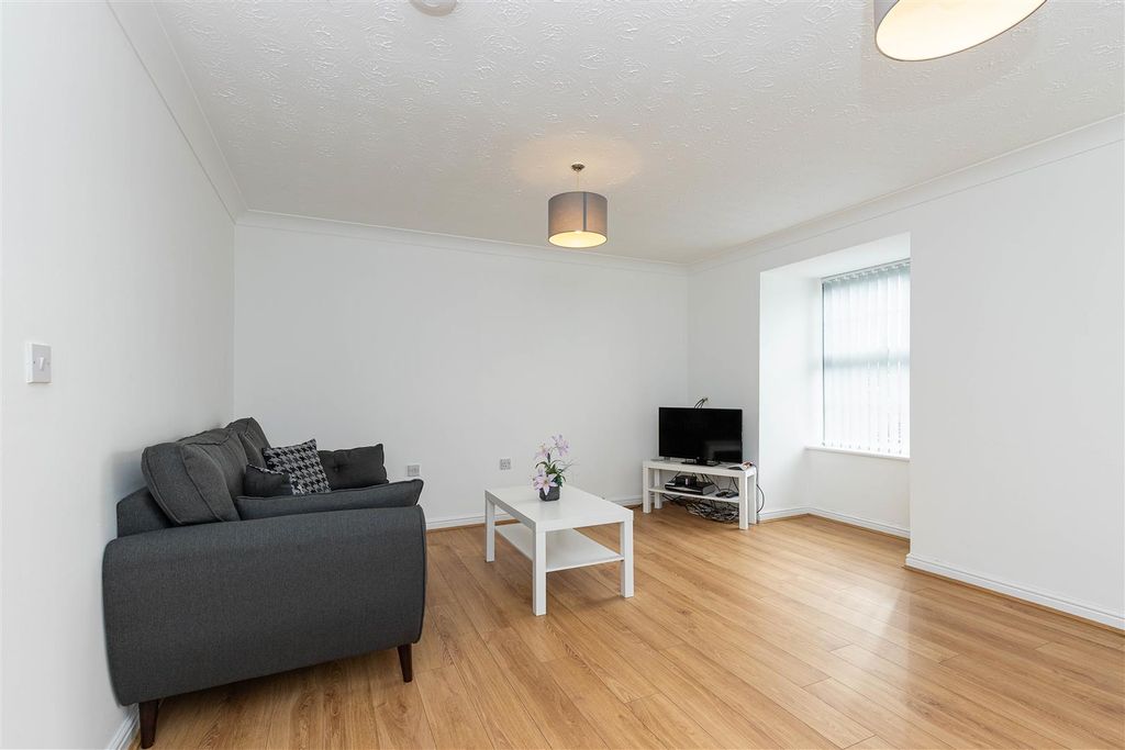 Property photo 2 of 13 35 Bullrushes Close-3.Jpg
