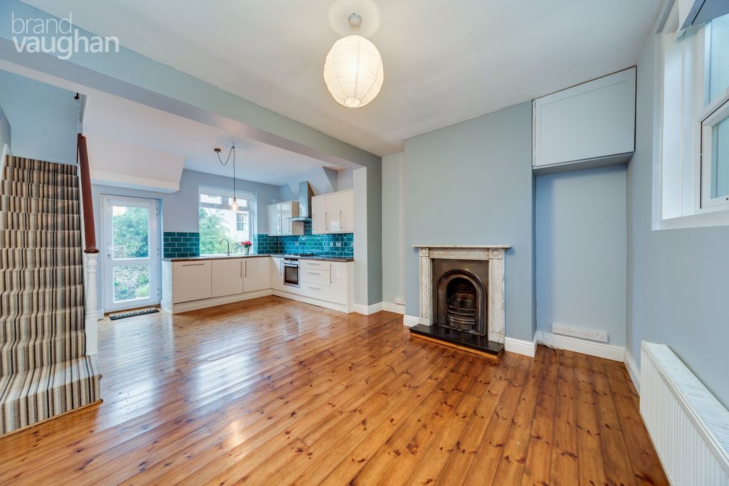 Property photo 1 of 17 Reception