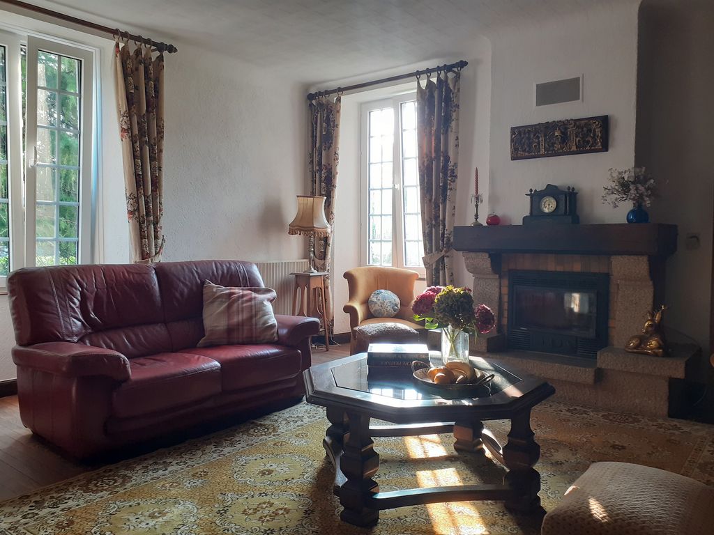 Property photo 3 of 12