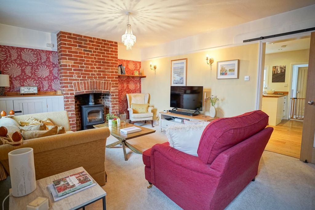 Property photo 2 of 21