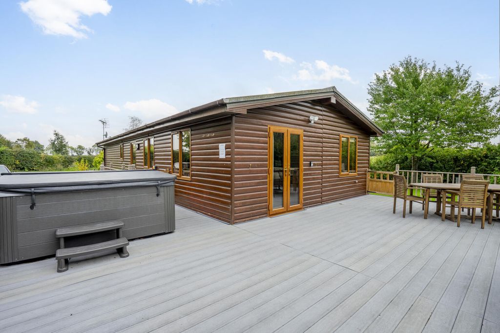 Property photo 1 of 19 Exterior